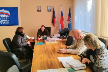 Глава администрации Волновахского района  27 января провел прием граждан - фотография 3