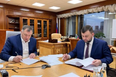 Глава ДНР обсудил с руководителем Минстроя России итоги восстановительных работ за 2022 год