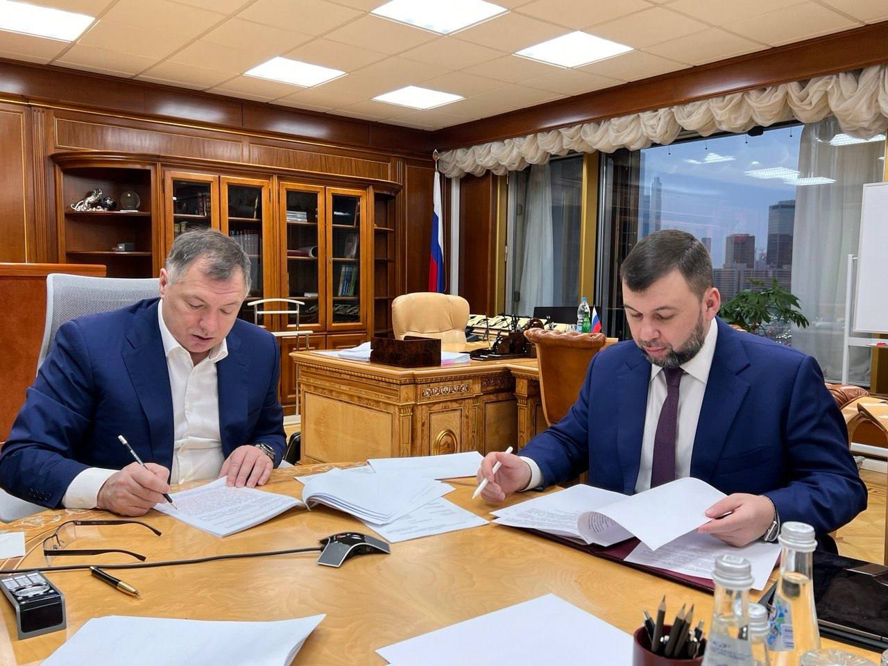 Глава ДНР обсудил с руководителем Минстроя России итоги восстановительных работ за 2022 год