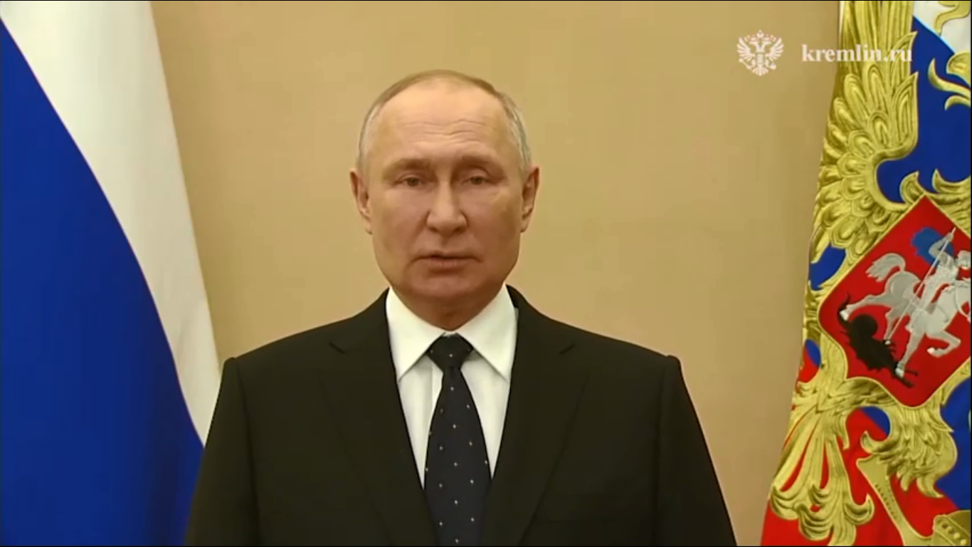 Владимир Путин поздравил ветеранов, личный состав, гражданский персонал Вооружённых Сил, всех граждан России с Днём защитника Отечества