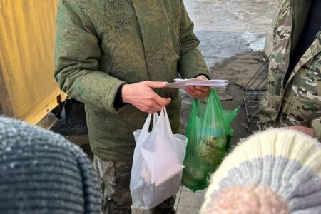 Жители Волновахского района передали военнослужащим «Посылку солдата» - фотография 1
