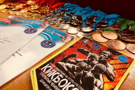 В Мариуполе состоялся Открытый Чемпионат и Первенство ДНР по кикбоксингу среди взрослых и юниоров