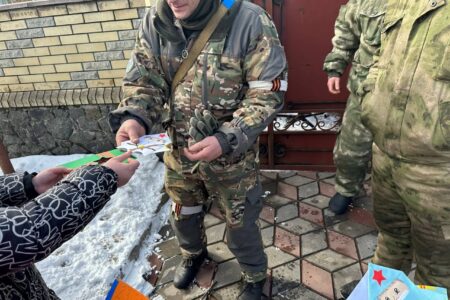 Жители Волновахского района передали военнослужащим «Посылку солдата» - фотография 3