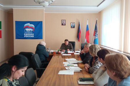 Константин Зинченко провел прием граждан совместно с представителями профильных управлений и отделов - фотография 1