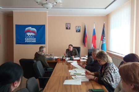 Константин Зинченко провел прием граждан совместно с представителями профильных управлений и отделов - фотография 2
