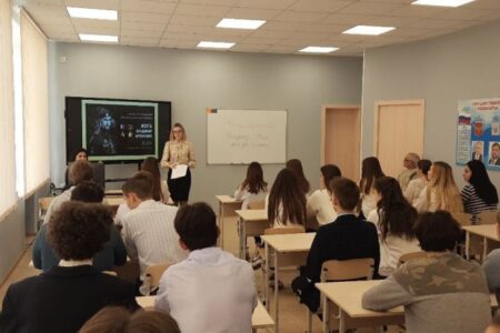 В МБОУ «Волновахская школа № 6» педагоги провели урок памяти Владимира Жоги