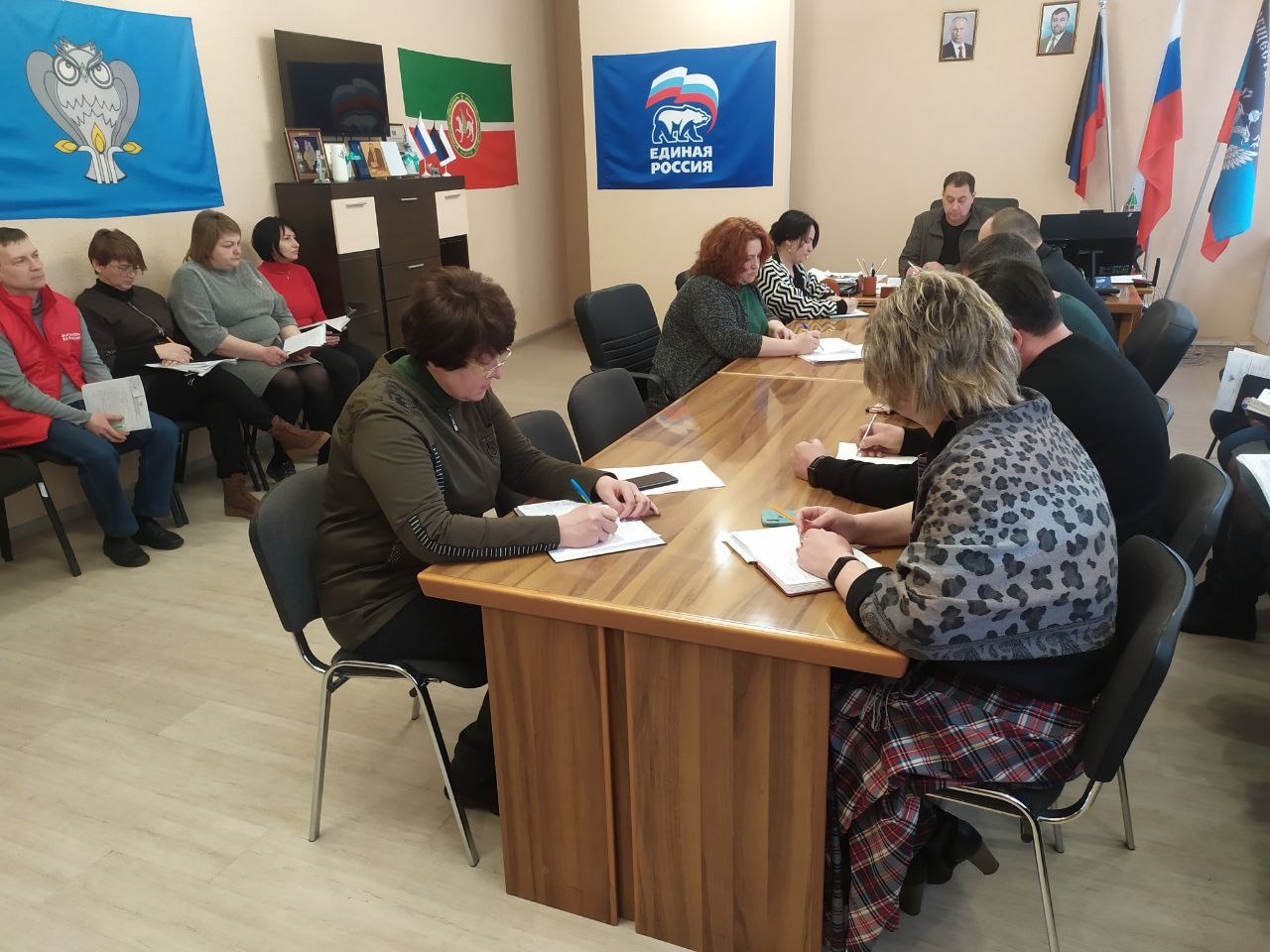 Глава администрации Волновахского района провел утреннее аппаратное совещание по вопросам жизнедеятельности района