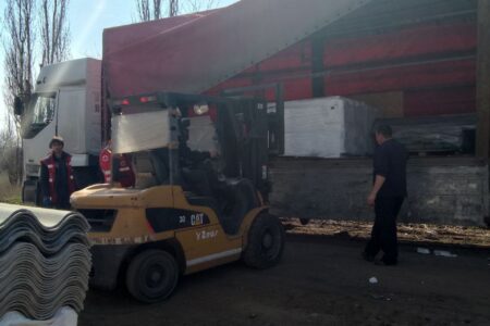 12 домовладений в с. Вольное получили строительные материалы от Красного Креста - фотография 1