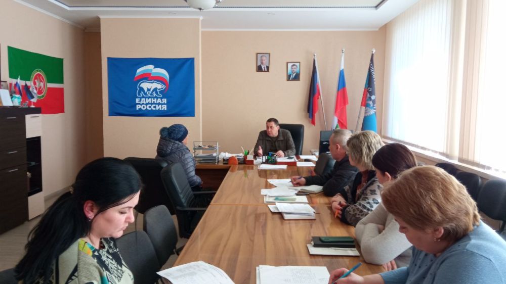 Константин Зинченко провел прием граждан совместно с представителями профильных управлений и отделов