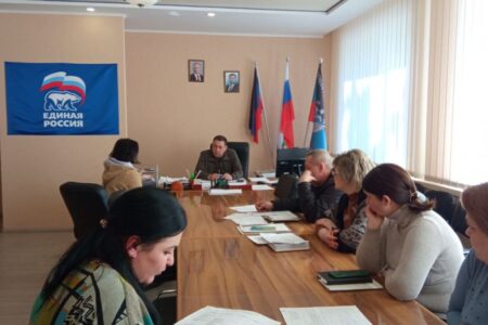 Константин Зинченко провел прием граждан совместно с представителями профильных управлений и отделов - фотография 4