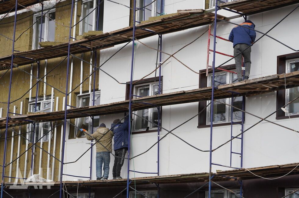 «Единый заказчик» задействовал более 1 тыс. строителей и свыше 40 единиц техники на объектах в Волновахе