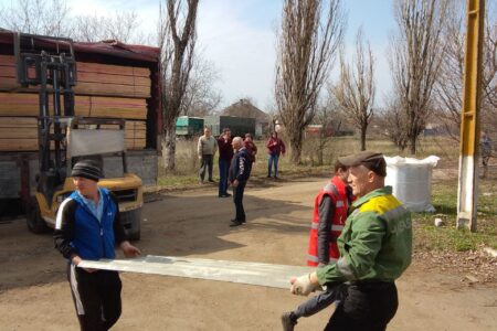 12 домовладений в с. Вольное получили строительные материалы от Красного Креста - фотография 3