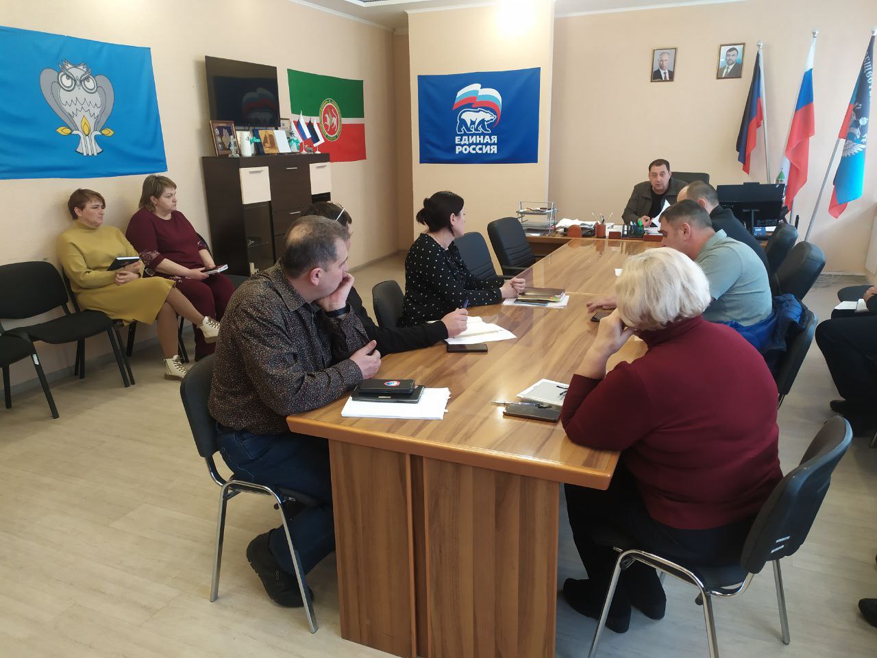 10 марта глава администрации Волновахского района провел вечернее совещание по вопросам жизнедеятельности района