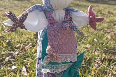 Мастерская народной куклы МБУ «Златоустовский ЦНТ» продолжает знакомить с календарной народной куклой
