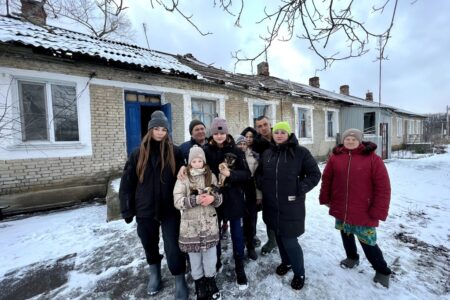 Марьяна Наумова недавно побывала в Волновахе, в бараках по Мостовому переулку, дома 3, 1 и 5 - фотография 1