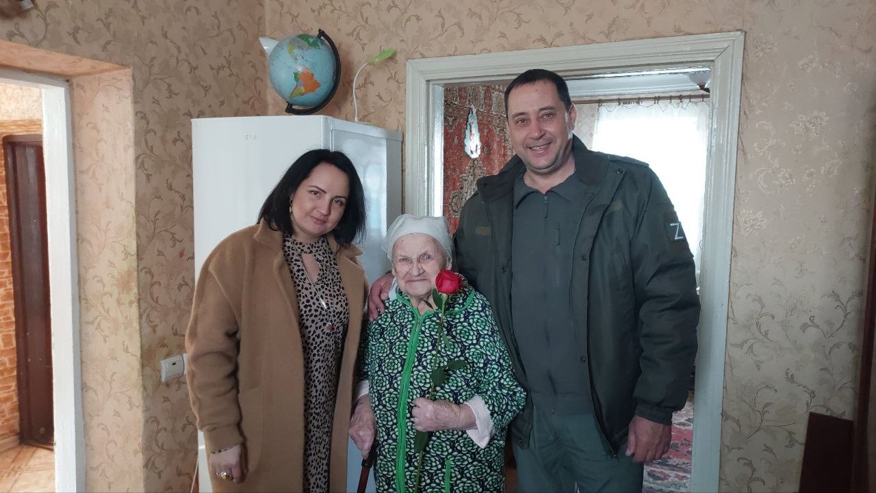 Администрация Волновахского района поздравила с наступающим Международным женским днем 8 Марта ветеранов ВОВ