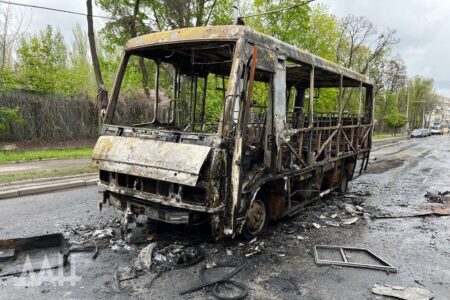 Семь человек погибли в результате попадания украинского снаряда в автобус № 25 в Донецке