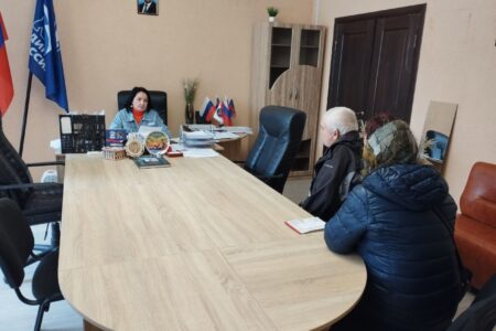 Замглавы администрации Волновахского района Елена Снисаренко провела прием граждан