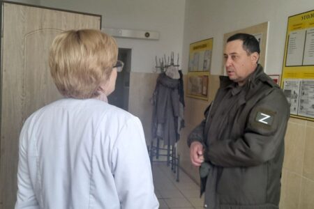 Глава администрации Волновахского района в селе Рыбинское провел сход граждан - фотография 1