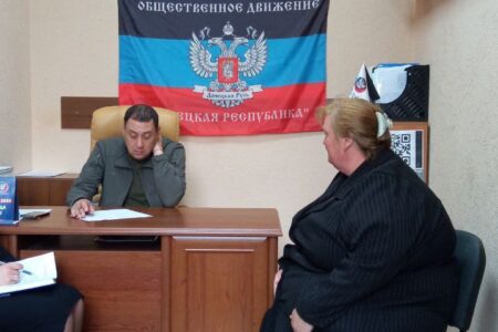 Глава администрации Волновахского района 19 апреля провел прием граждан - фотография 2