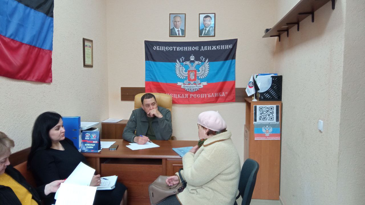 Глава администрации Волновахского района 19 апреля провел прием граждан