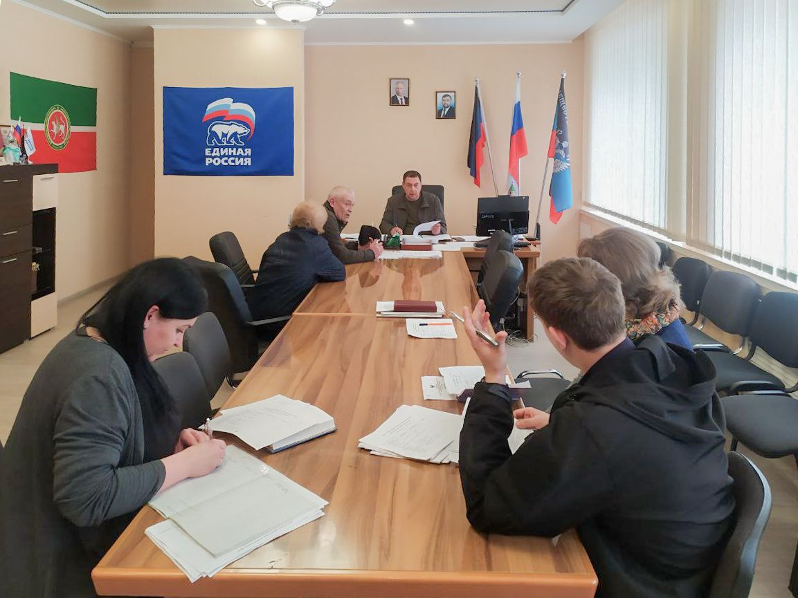 Константин Зинченко провел прием граждан совместно с представителями профильных управлений и отделов