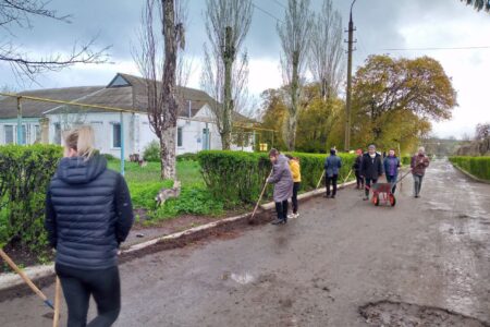 Поселковые и сельские советы Волновахского района приняли активное участие во Всероссийском субботнике - фотография 3