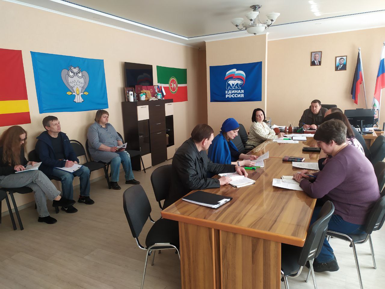 Константин Зинченко провёл совещание с представителями профильных отделов администрации Волновахского района
