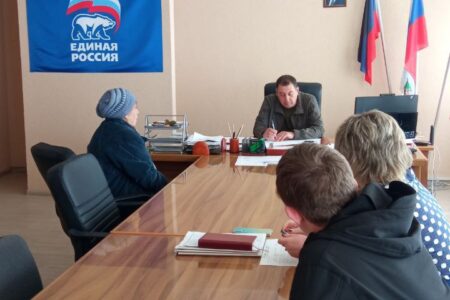 Константин Зинченко провел прием граждан совместно с представителями профильных управлений и отделов - фотография 3