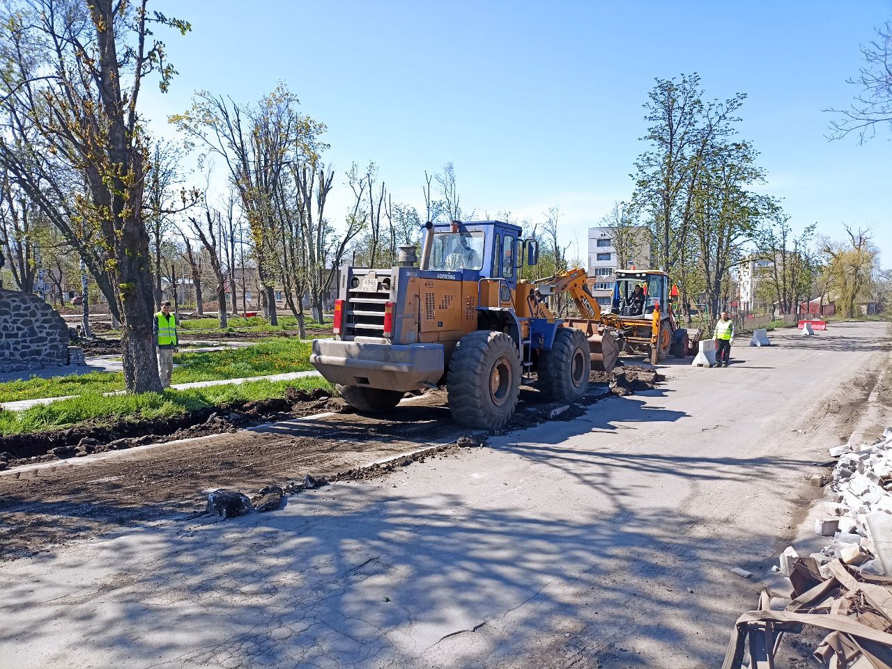 В Волновахе приступили к ремонту дорожного покрытия