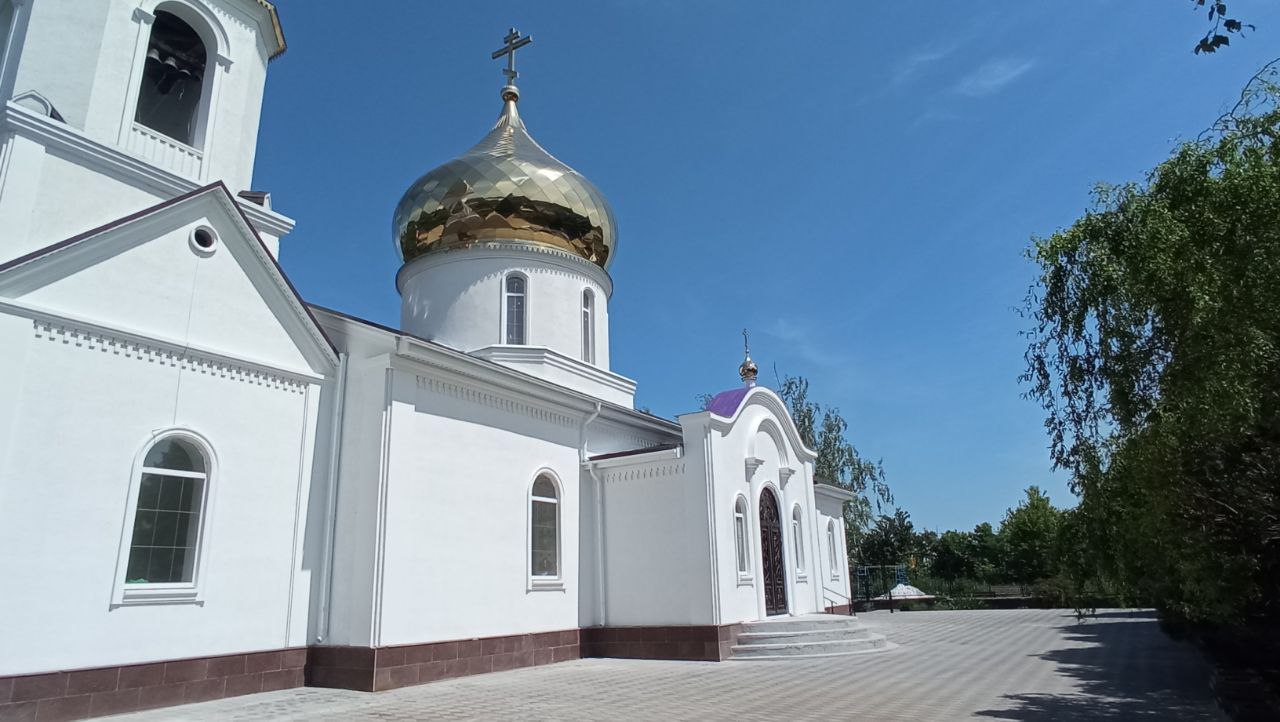 Продолжаются ремонтно-восстановительные работы Свято-Духовского Храма