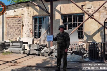 Появились кадры последствий обстрела Волновахи: пострадали 20 человек - фотография 19